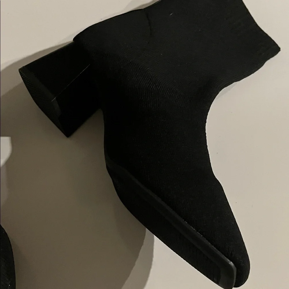 Cushionaire Elegant Black Ankle‎ Knit Boots With Memory Foam  For Women Size 9 W